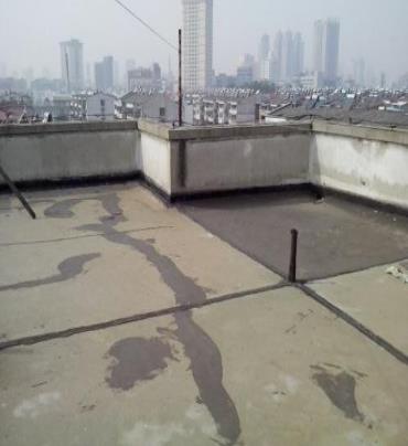 阿拉善盟漏水维修 楼顶漏水是什么原因，楼顶漏水维修方法是什么?